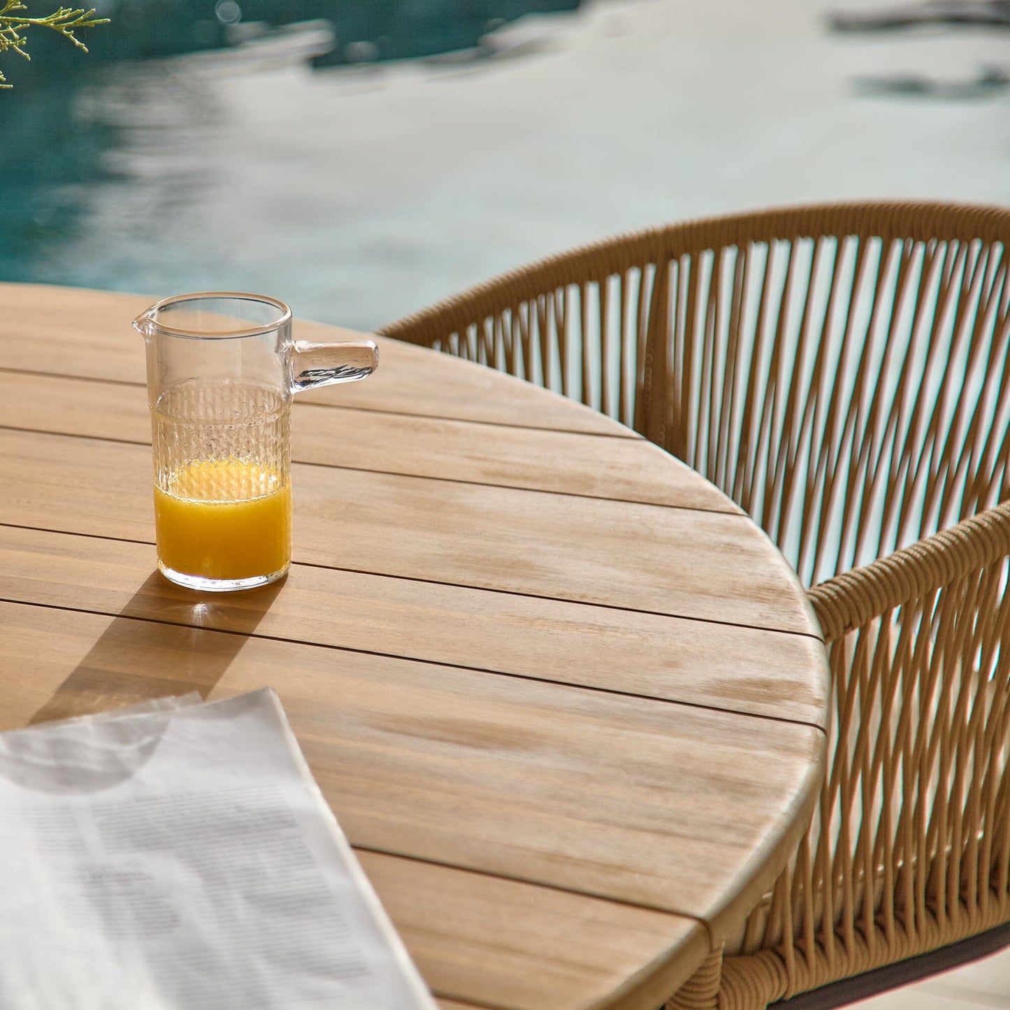 Ezra 4 Seater Round Wooden Garden Dining Set with 4 Hali Natural Rope Chairs - Laura James