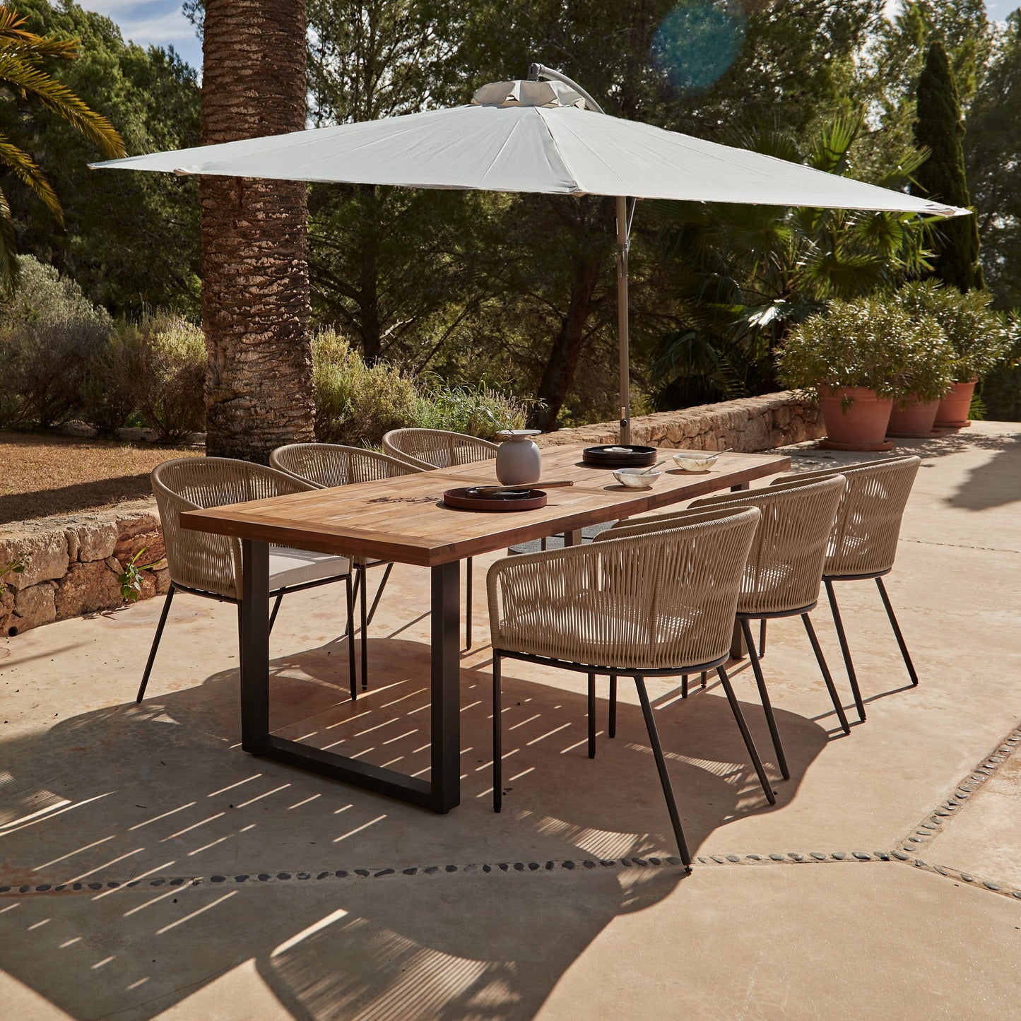 Hali 6 Seater Wooden Outdoor Dining Set with Hali Natural Chairs & Cream Lean Over Parasol - 235cm