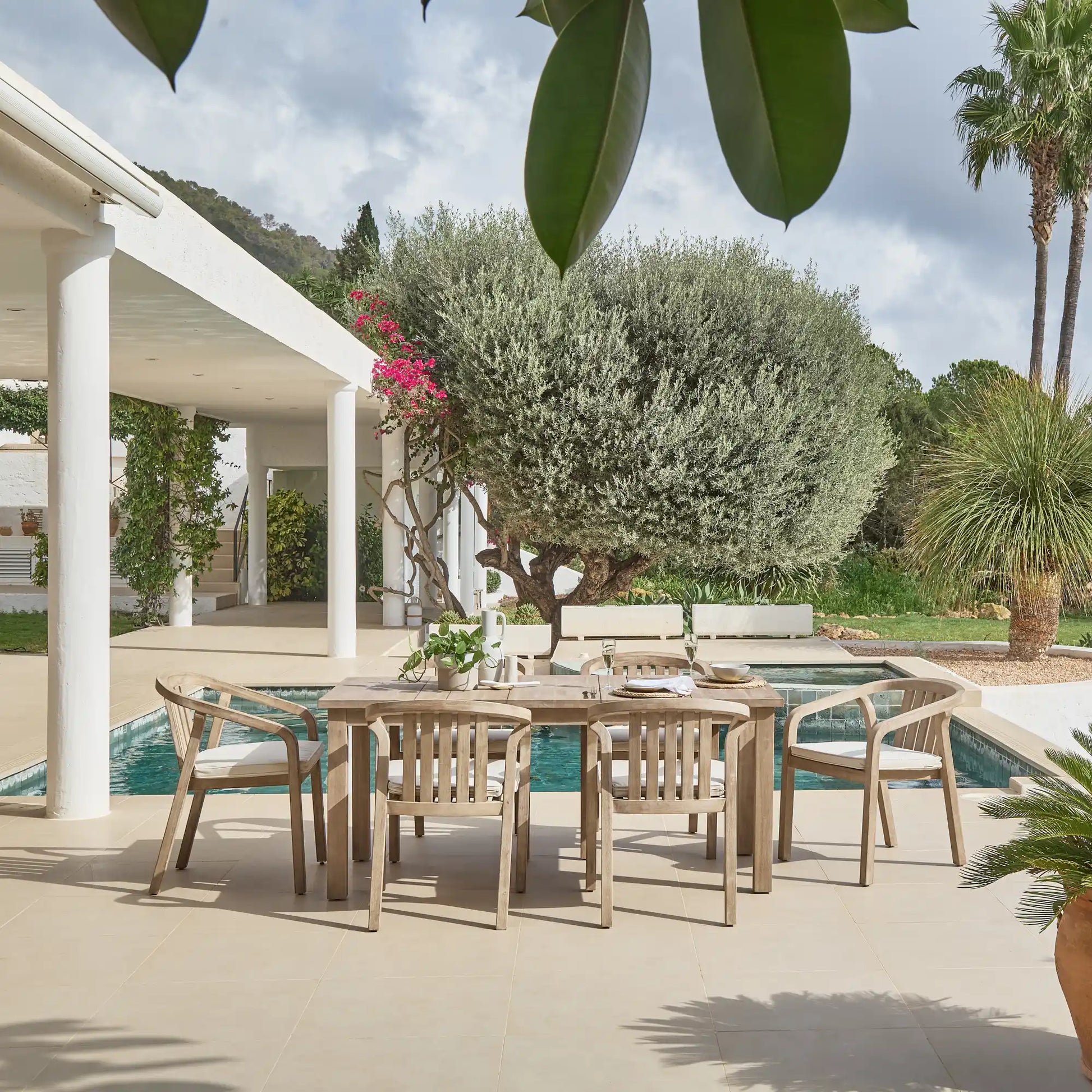 Kuro Wooden 6 Seater Dining Table Set with Shiro Dining Chairs with Cushions - Cotton White