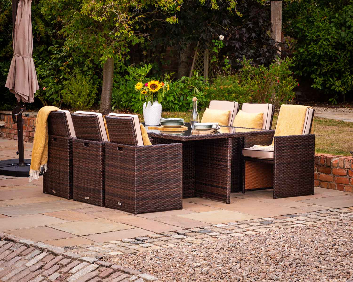 Barcelona 6 Seater Cube Set in Brown and Cream