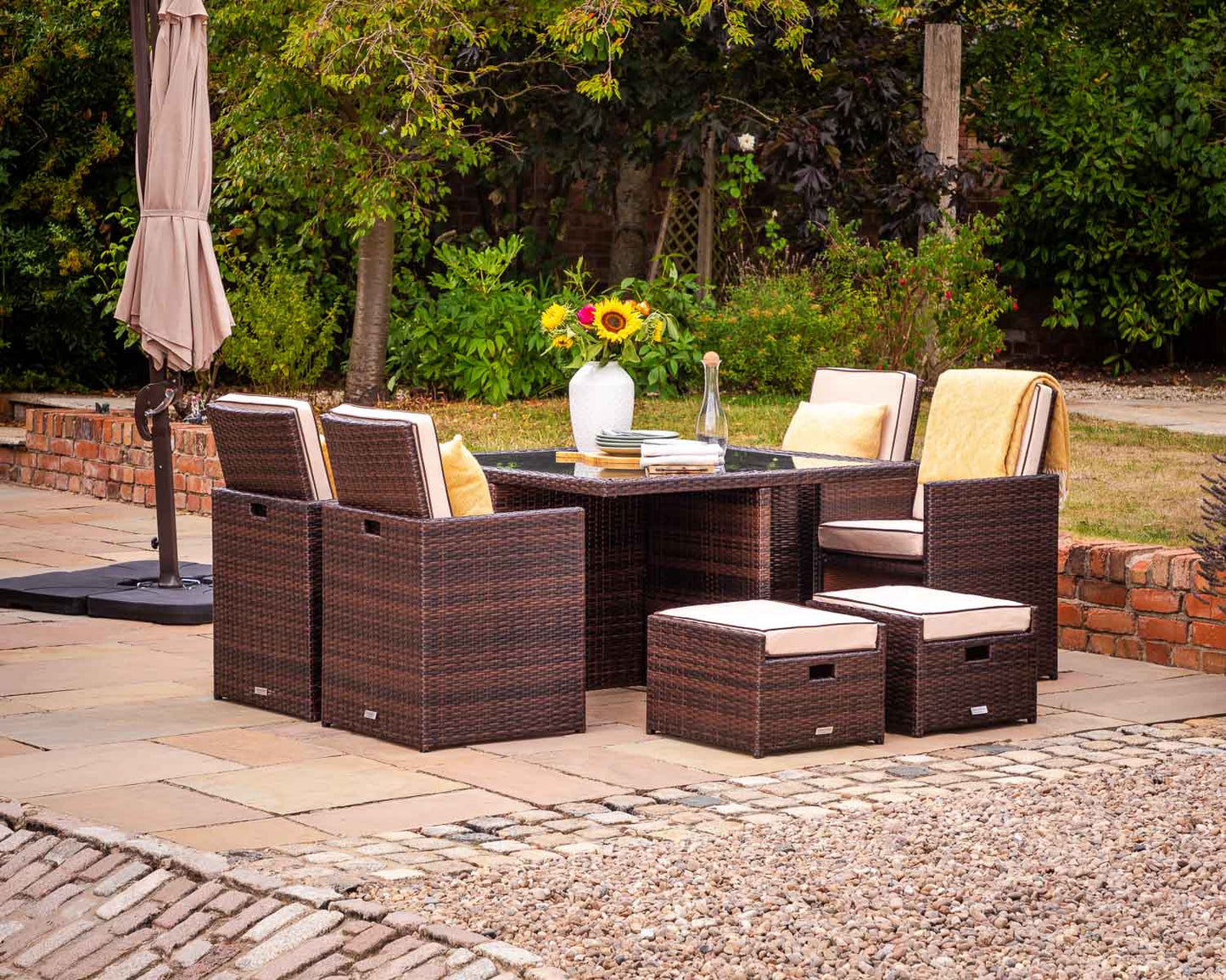 Barcelona 4 Seater Cube Set With Footstools in Brown and Cream