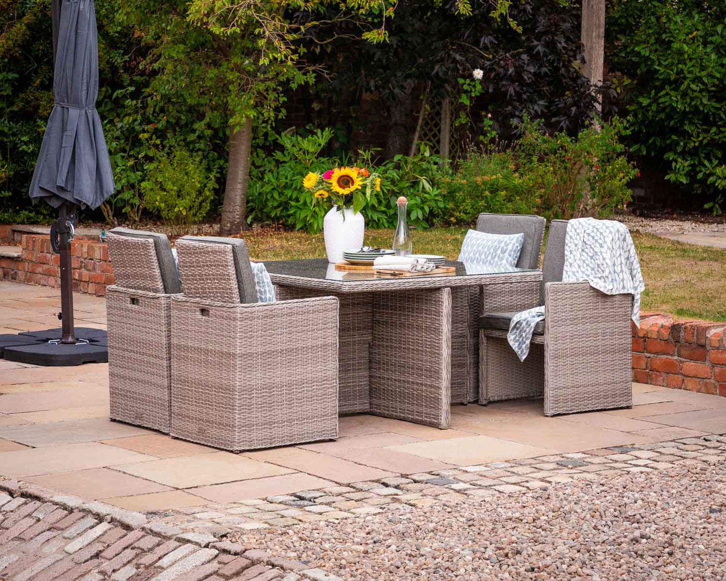 Barcelona 4 Seater Cube Set in Grey